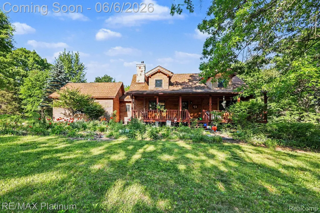 1240 N Hickory Ridge Trail Milford Charter Township MI 48380