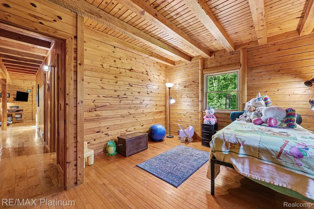 1240 N Hickory Ridge Trail Milford Charter Township MI 48380