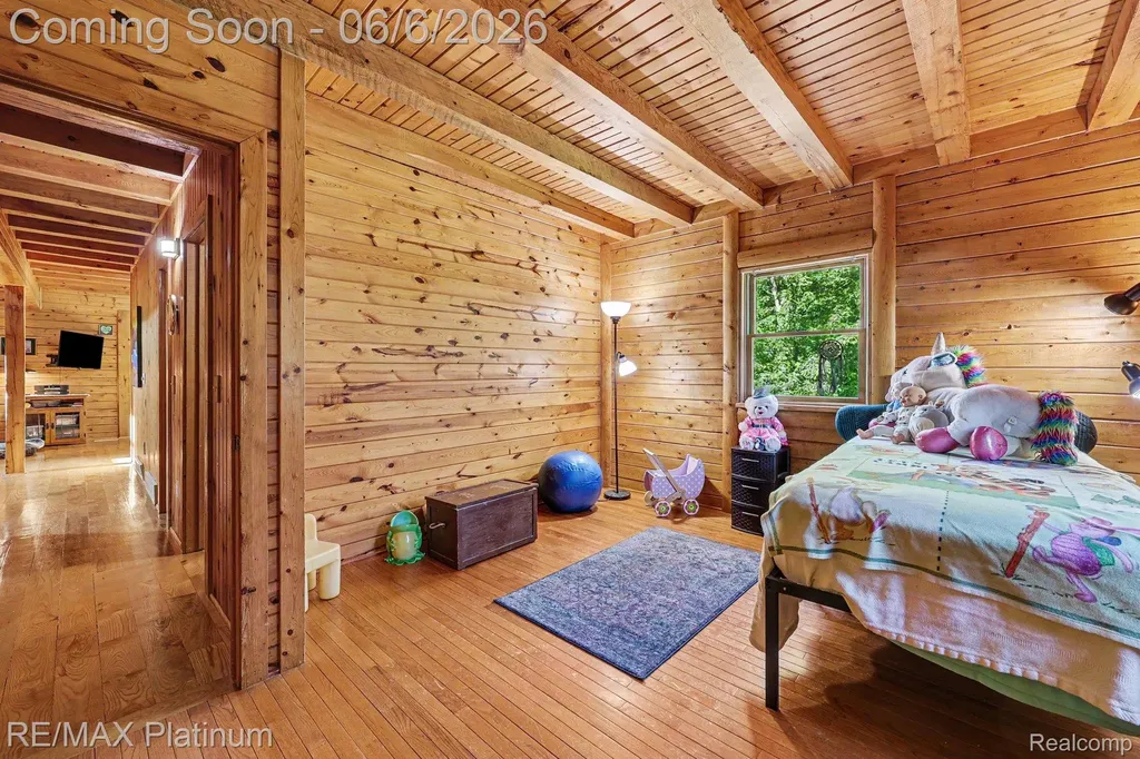 1240 N Hickory Ridge Trail Milford Charter Township MI 48380