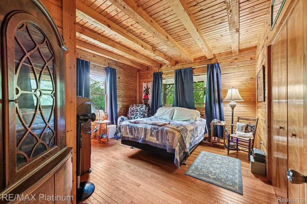 1240 N Hickory Ridge Trail Milford Charter Township MI 48380