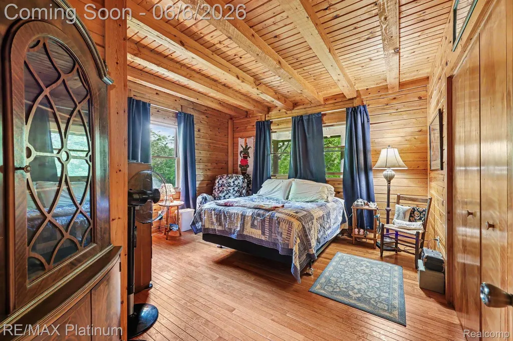 1240 N Hickory Ridge Trail Milford Charter Township MI 48380