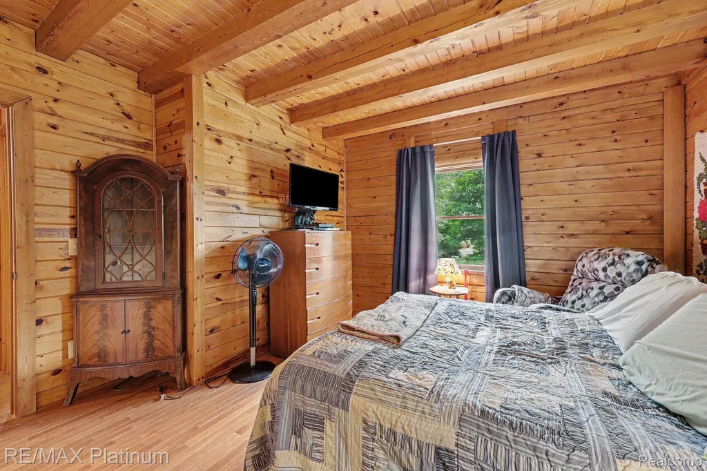 1240 N Hickory Ridge Trail Milford Charter Township MI 48380