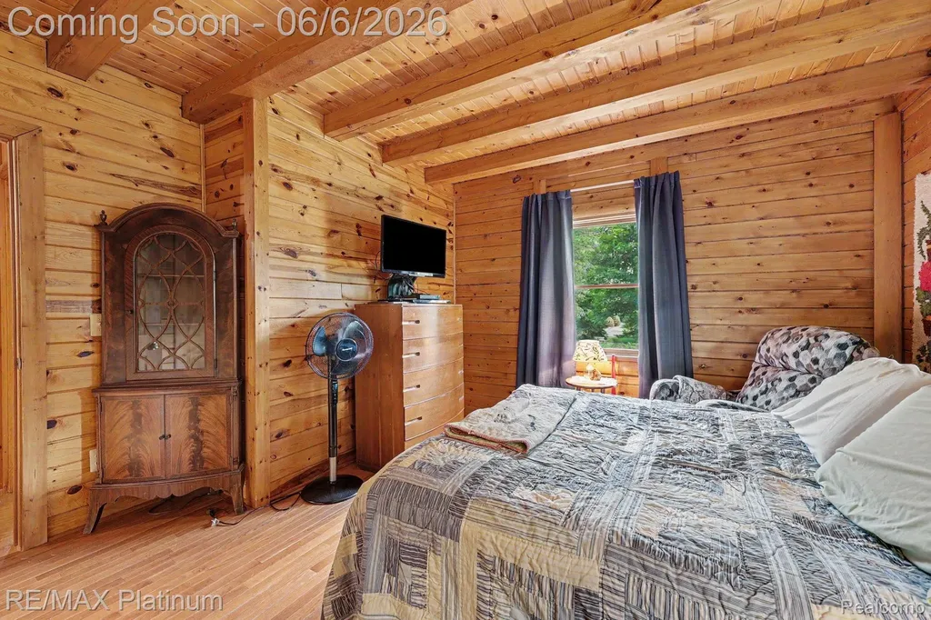 1240 N Hickory Ridge Trail Milford Charter Township MI 48380