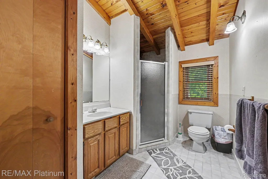 1240 N Hickory Ridge Trail Milford Charter Township MI 48380