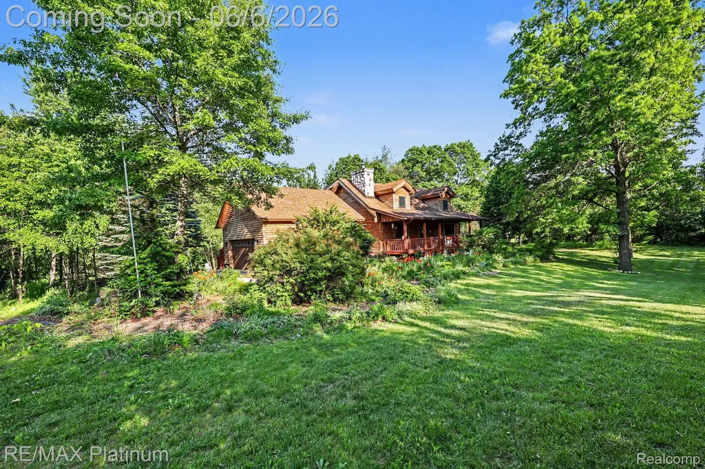 1240 N Hickory Ridge Trail Milford Charter Township MI 48380