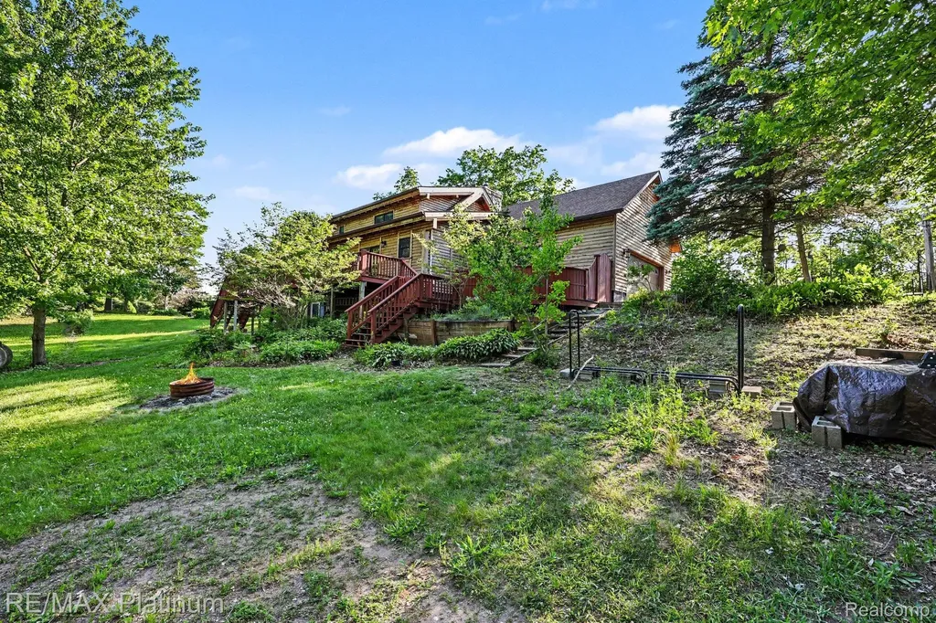 1240 N Hickory Ridge Trail Milford Charter Township MI 48380