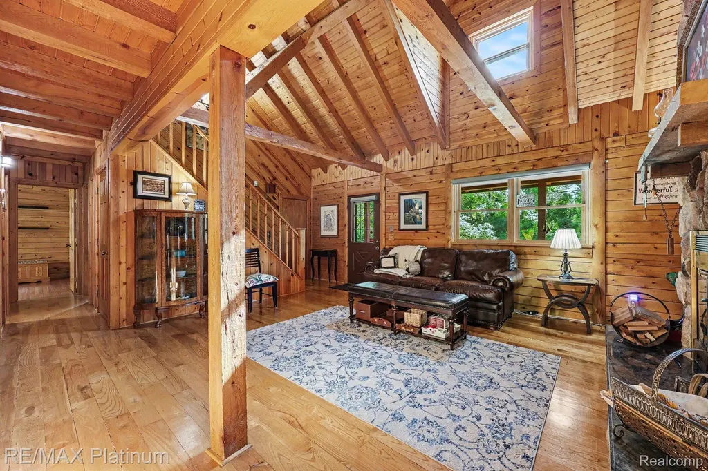 1240 N Hickory Ridge Trail Milford Charter Township MI 48380