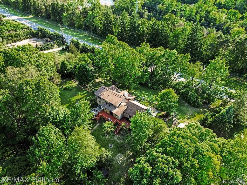 1240 N Hickory Ridge Trail Milford Charter Township MI 48380