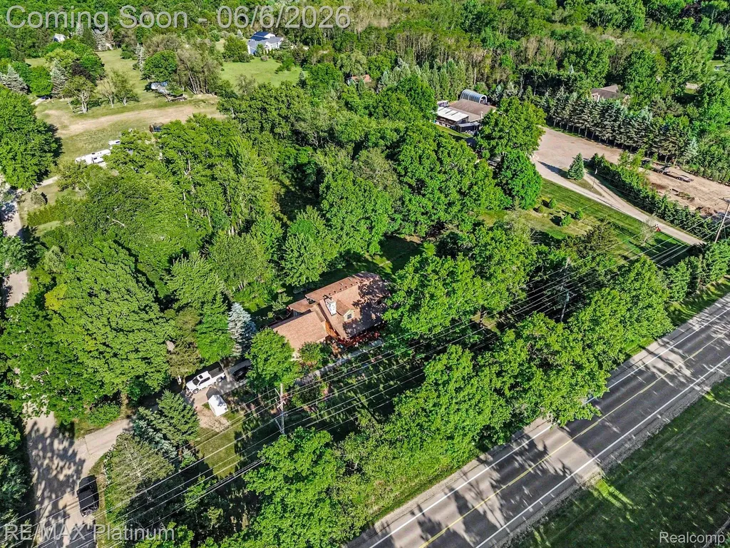 1240 N Hickory Ridge Trail Milford Charter Township MI 48380