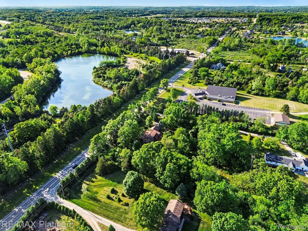 1240 N Hickory Ridge Trail Milford Charter Township MI 48380
