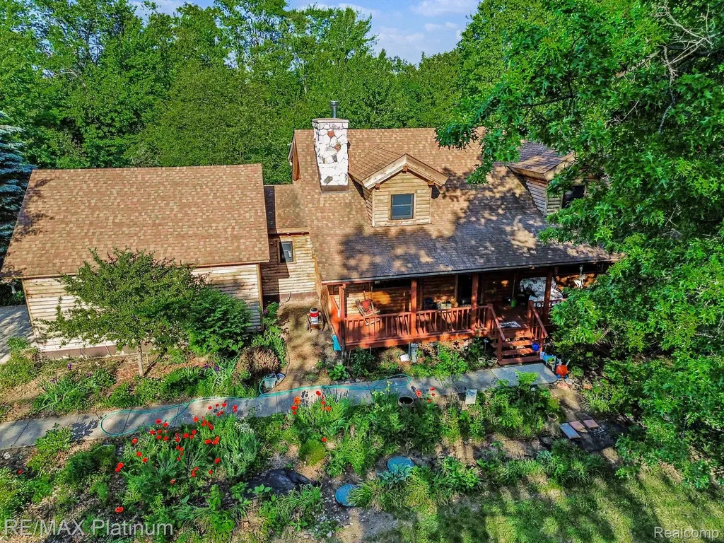 1240 N Hickory Ridge Trail Milford Charter Township MI 48380