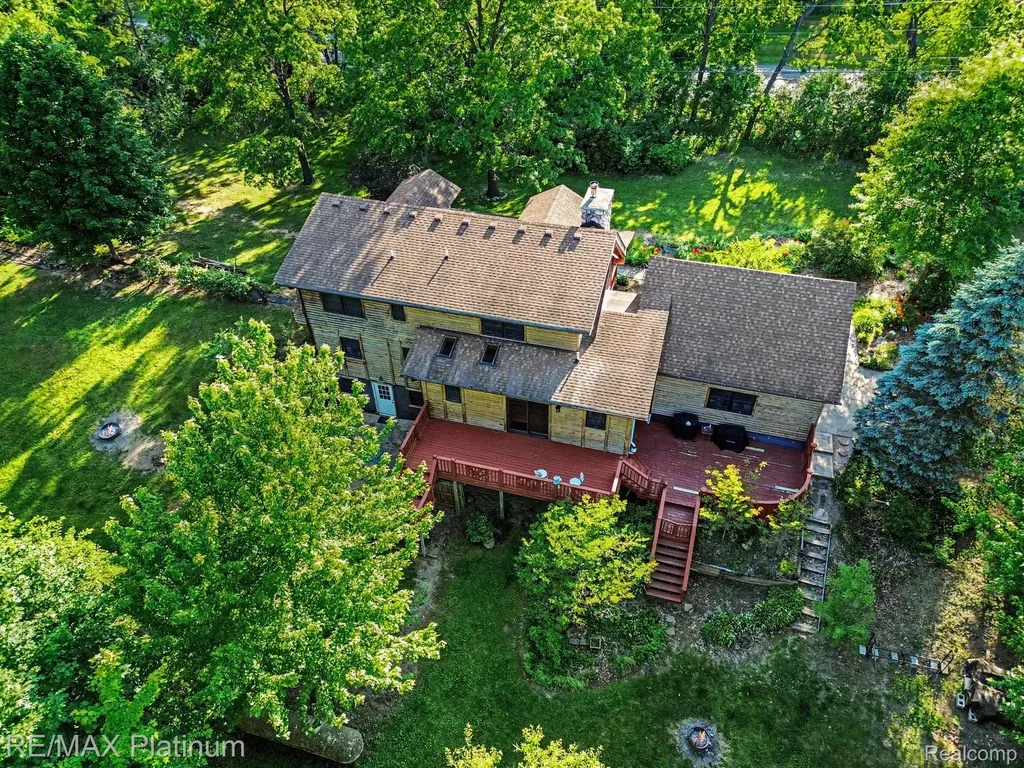 1240 N Hickory Ridge Trail Milford Charter Township MI 48380