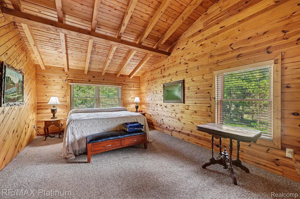 1240 N Hickory Ridge Trail Milford Charter Township MI 48380