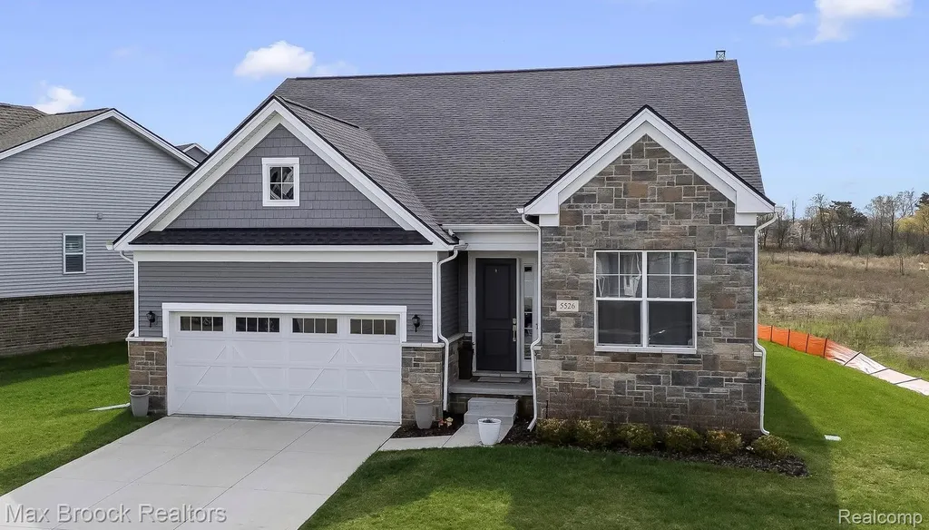 5526 Helmsdale Boulevard West Bloomfield Charter Township MI 48322