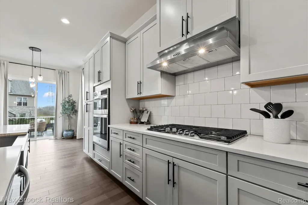 5526 Helmsdale Boulevard West Bloomfield Charter Township MI 48322