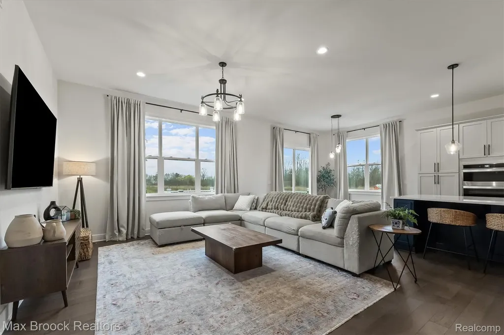 5526 Helmsdale Boulevard West Bloomfield Charter Township MI 48322