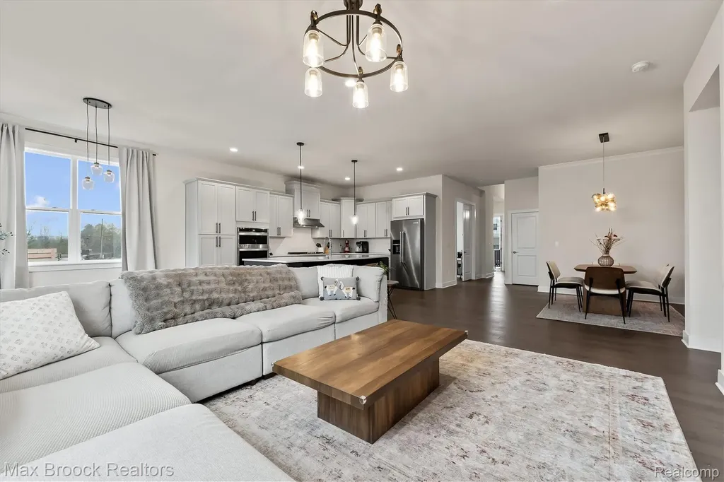 5526 Helmsdale Boulevard West Bloomfield Charter Township MI 48322