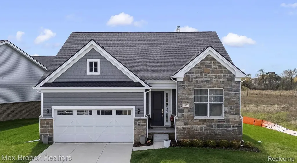 5526 Helmsdale Boulevard West Bloomfield Charter Township MI 48322