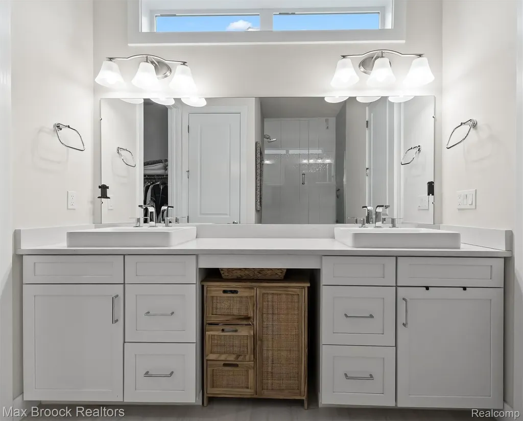 5526 Helmsdale Boulevard West Bloomfield Charter Township MI 48322