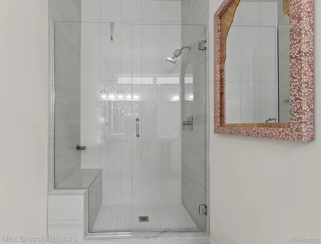 5526 Helmsdale Boulevard West Bloomfield Charter Township MI 48322