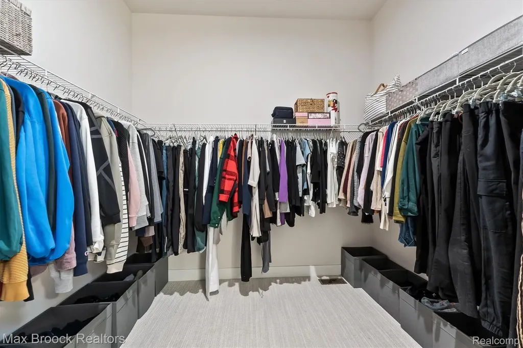5526 Helmsdale Boulevard West Bloomfield Charter Township MI 48322
