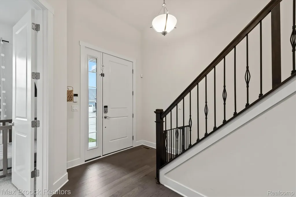 5526 Helmsdale Boulevard West Bloomfield Charter Township MI 48322