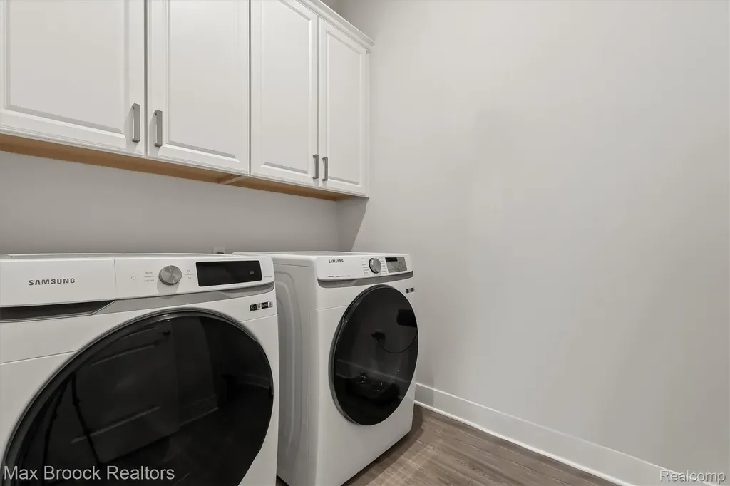 5526 Helmsdale Boulevard West Bloomfield Charter Township MI 48322