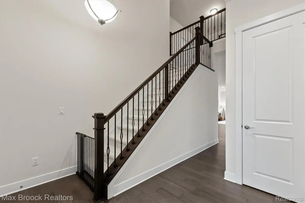 5526 Helmsdale Boulevard West Bloomfield Charter Township MI 48322