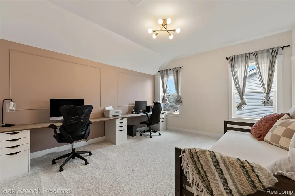 5526 Helmsdale Boulevard West Bloomfield Charter Township MI 48322
