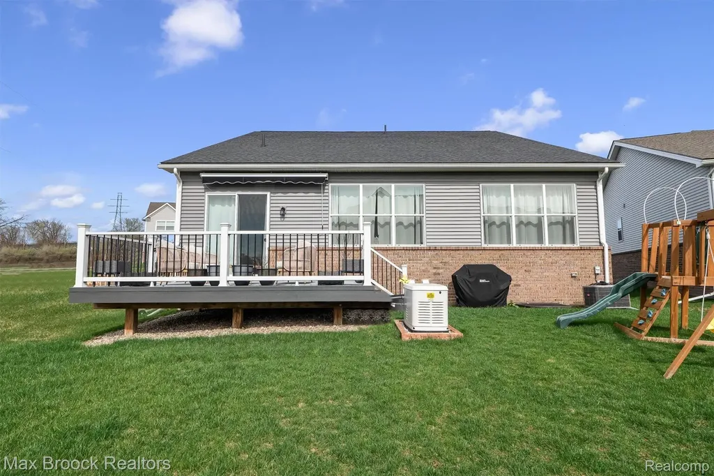 5526 Helmsdale Boulevard West Bloomfield Charter Township MI 48322