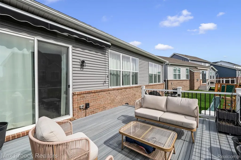 5526 Helmsdale Boulevard West Bloomfield Charter Township MI 48322