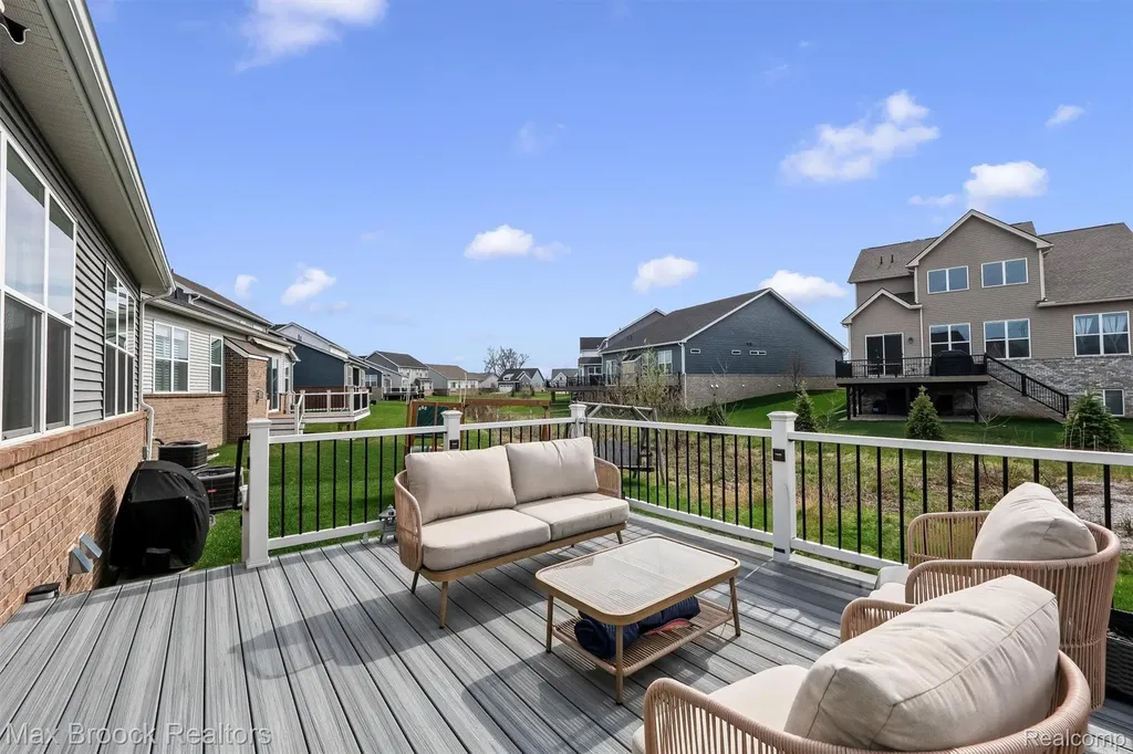 5526 Helmsdale Boulevard West Bloomfield Charter Township MI 48322