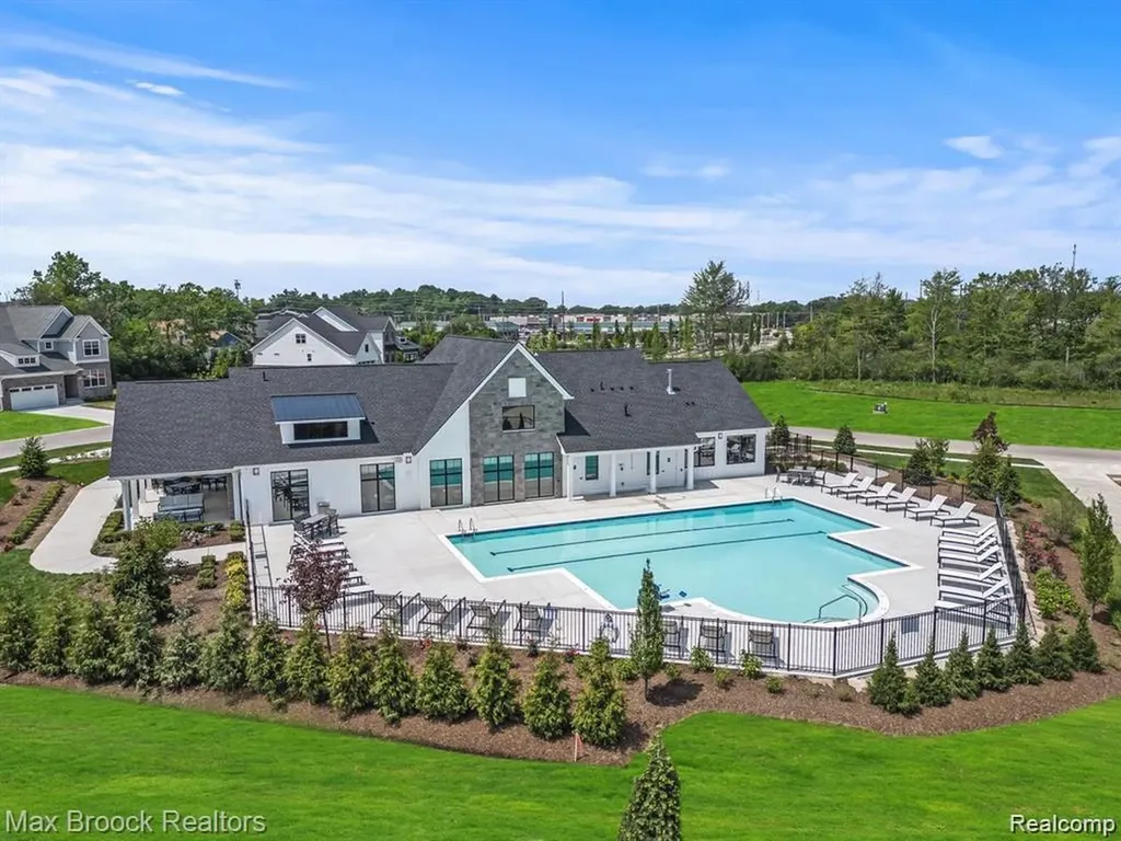 5526 Helmsdale Boulevard West Bloomfield Charter Township MI 48322