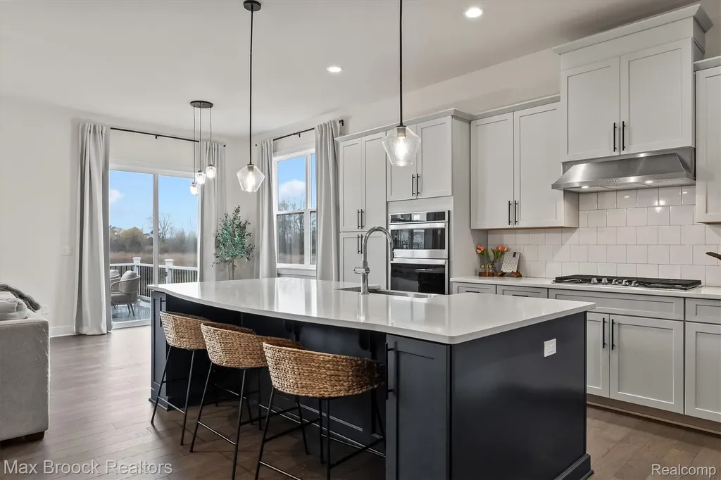 5526 Helmsdale Boulevard West Bloomfield Charter Township MI 48322