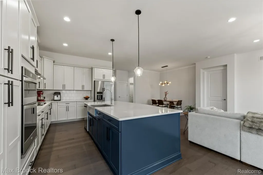 5526 Helmsdale Boulevard West Bloomfield Charter Township MI 48322