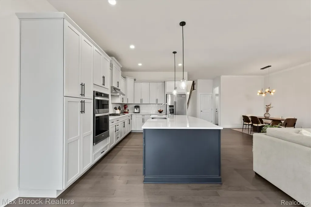 5526 Helmsdale Boulevard West Bloomfield Charter Township MI 48322