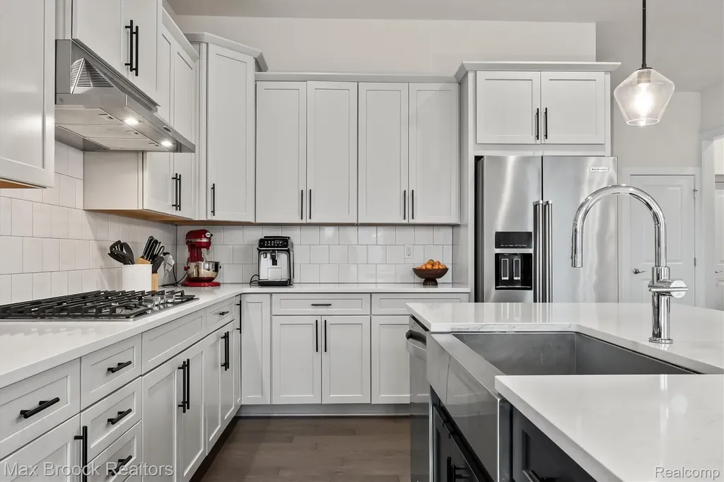 5526 Helmsdale Boulevard West Bloomfield Charter Township MI 48322