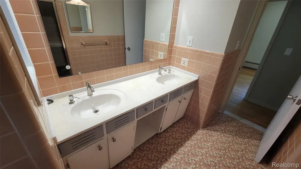 45502 Klingkammer Street Utica City MI 48317