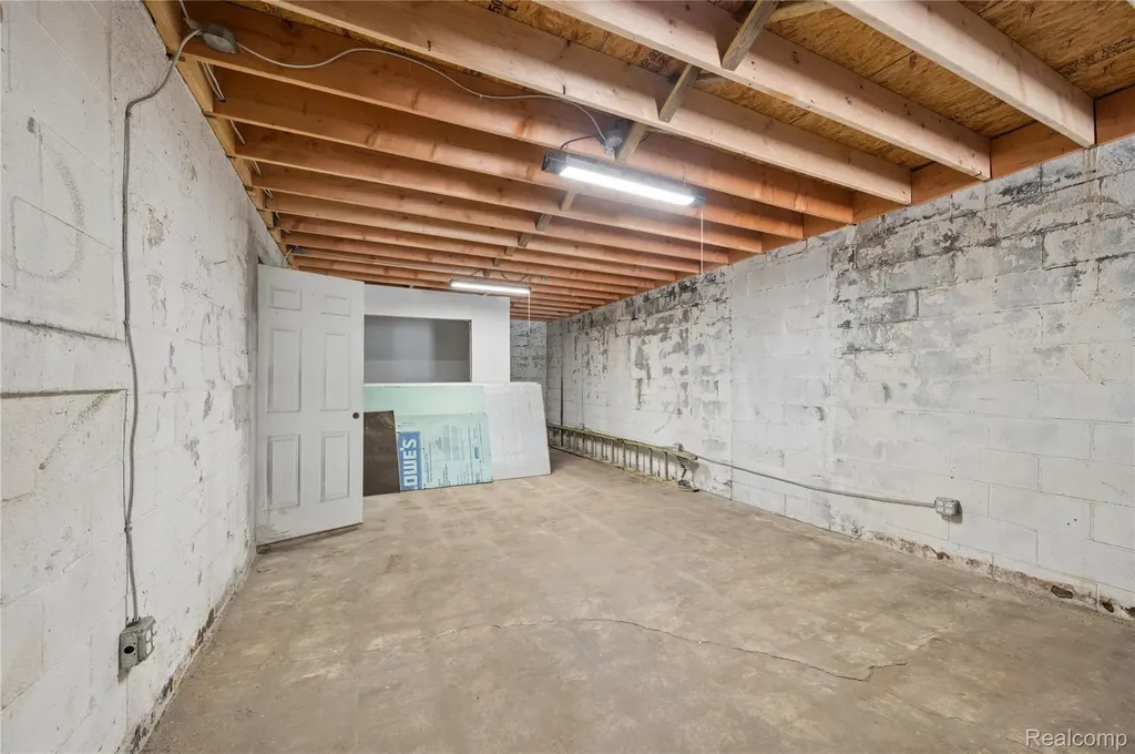 300 Oakwood Detroit City MI 48217