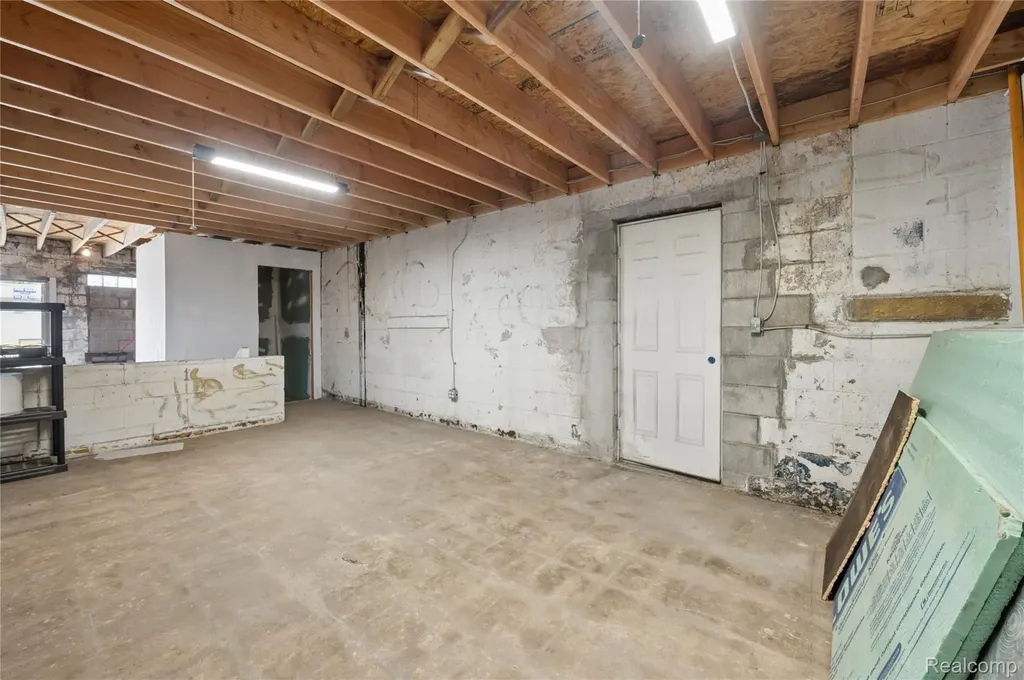 300 Oakwood Detroit City MI 48217