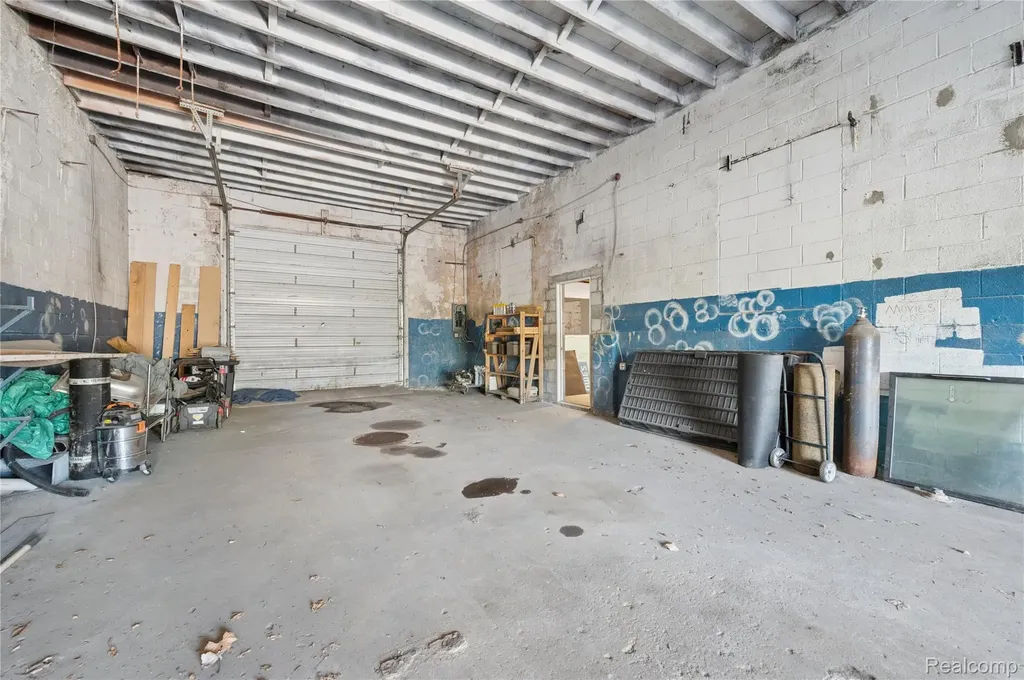 300 Oakwood Detroit City MI 48217