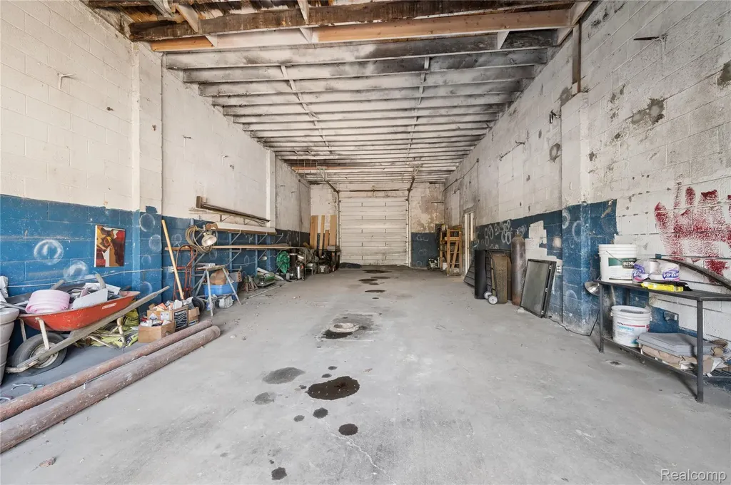 300 Oakwood Detroit City MI 48217
