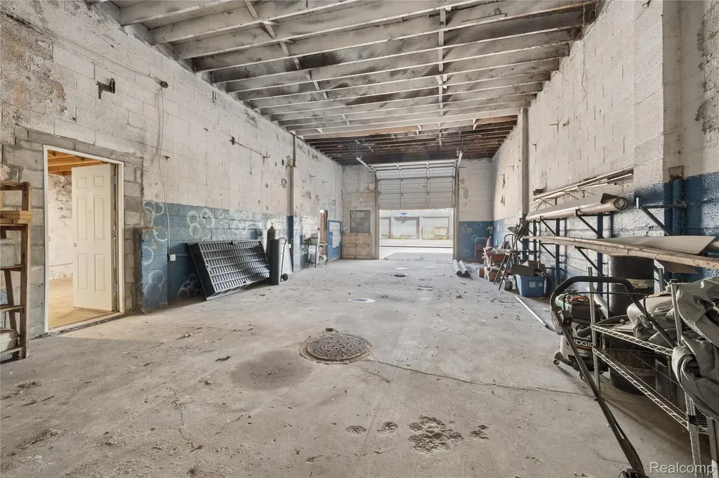 300 Oakwood Detroit City MI 48217