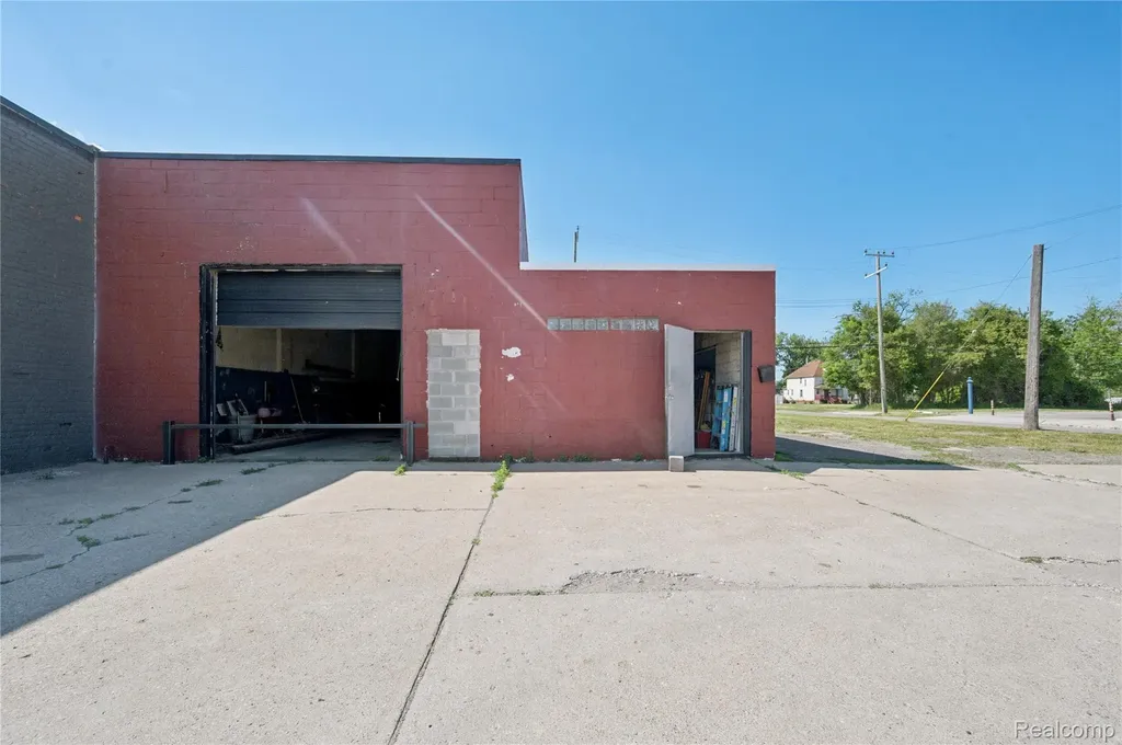 300 Oakwood Detroit City MI 48217