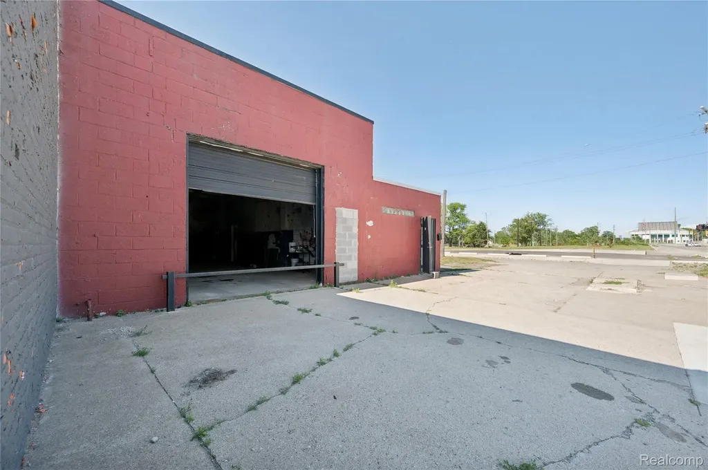 300 Oakwood Detroit City MI 48217