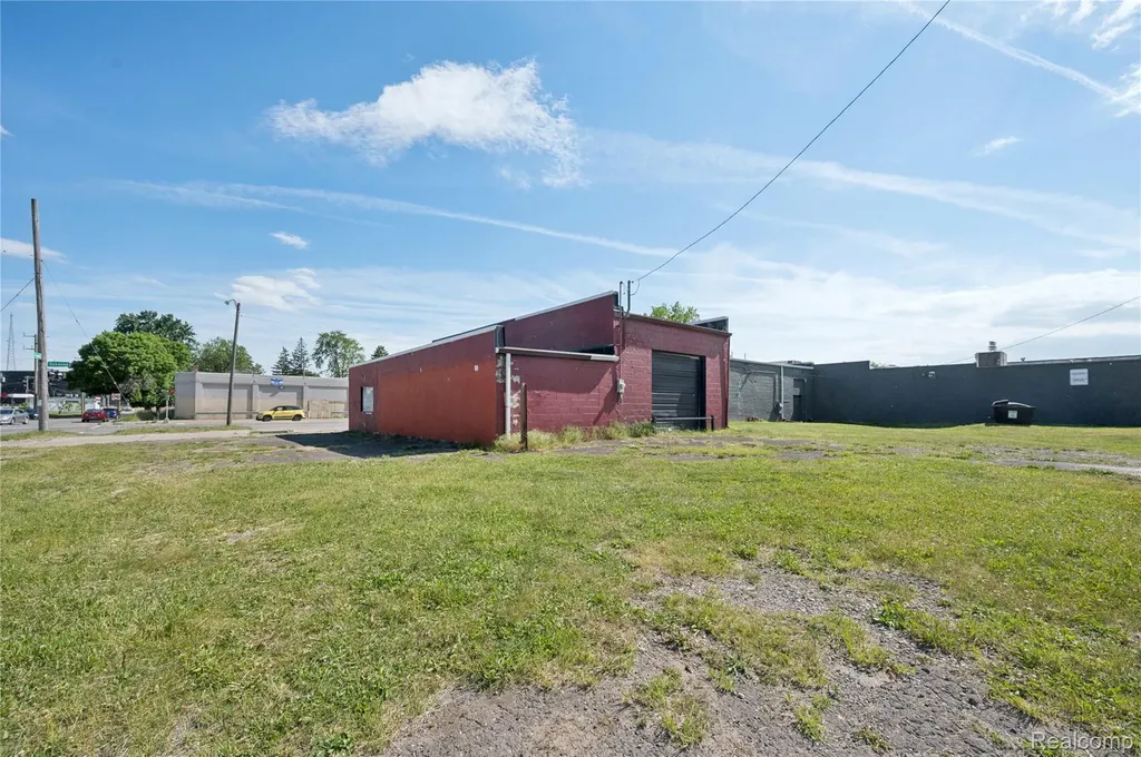 300 Oakwood Detroit City MI 48217