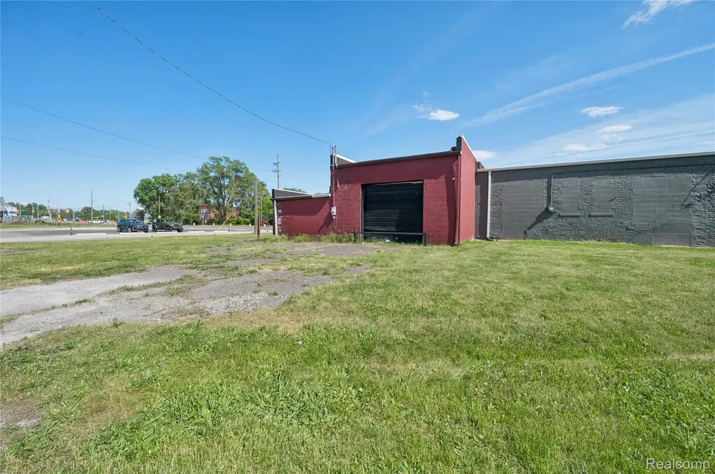 300 Oakwood Detroit City MI 48217