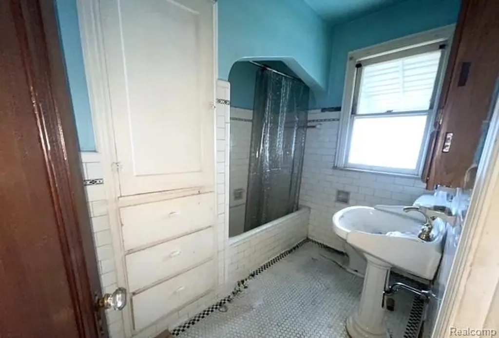 14777 Fairmount Drive Detroit City MI 48205