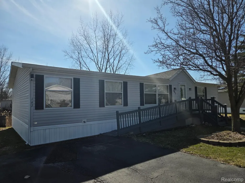 167 Laurel Leah Oxford Charter Township MI 48462