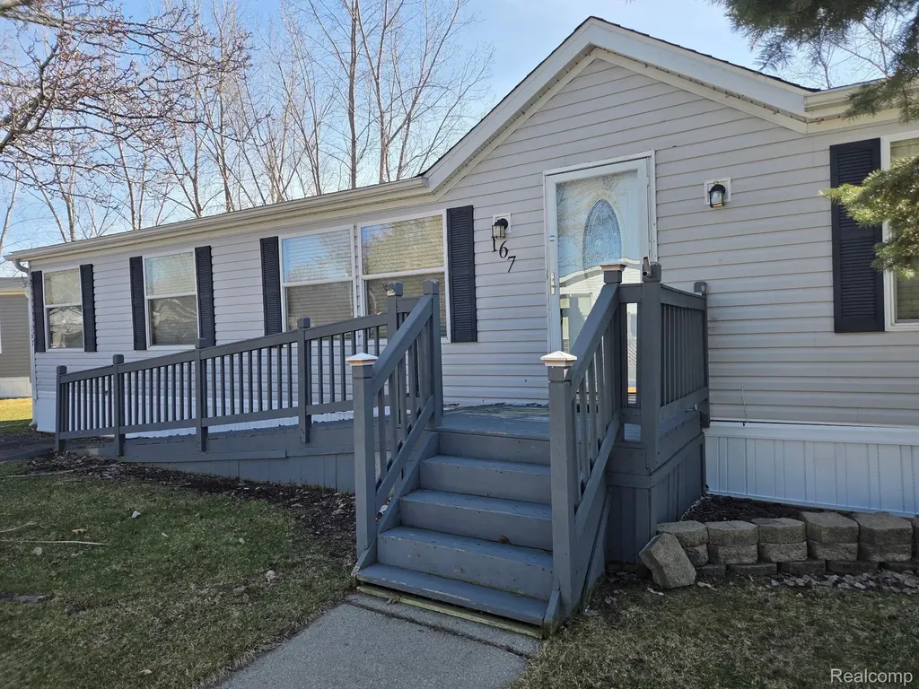167 Laurel Leah Oxford Charter Township MI 48462
